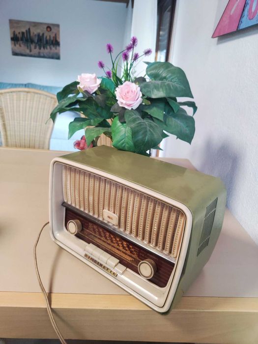 Rádio AEG Bimbinette – 1959/60 – Válvulas – Totalmente Funcional