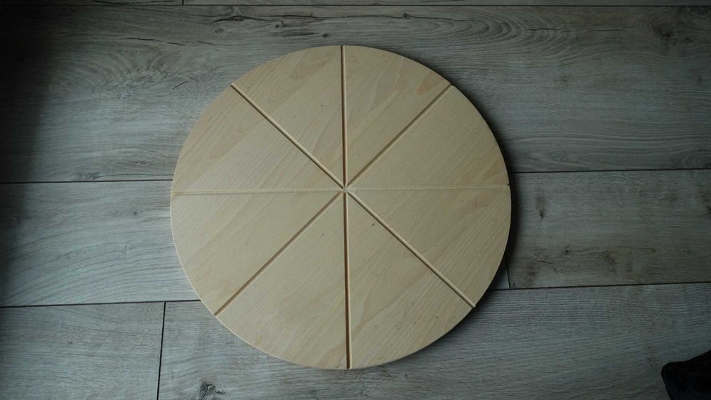 Deska do pizzy 45 cm z rowkami i wcięciem