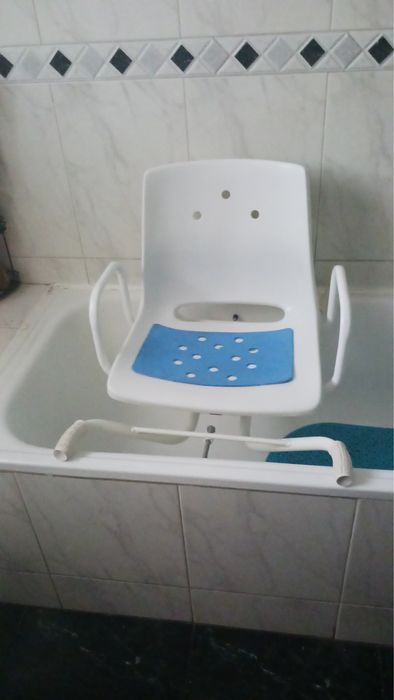 Cadeira giratória de banho