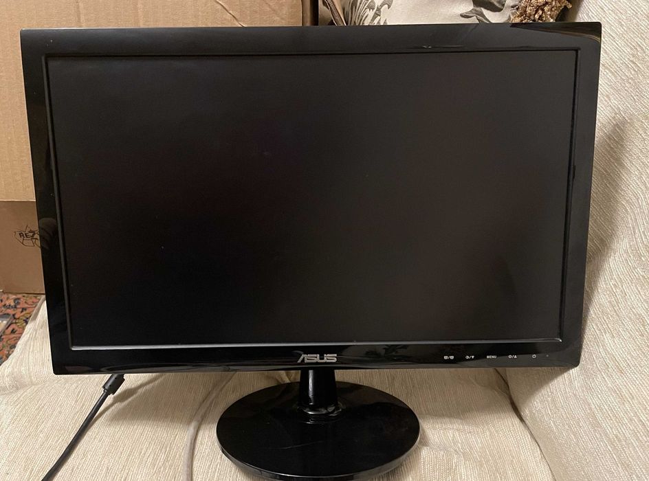 Monitor de Computador ASUS Modelo VS 197, 18 polegadas445484350487275520