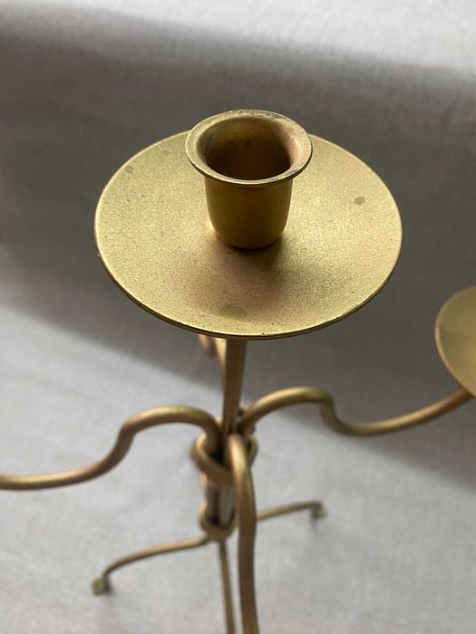 Candelabro dourado em ouro velho