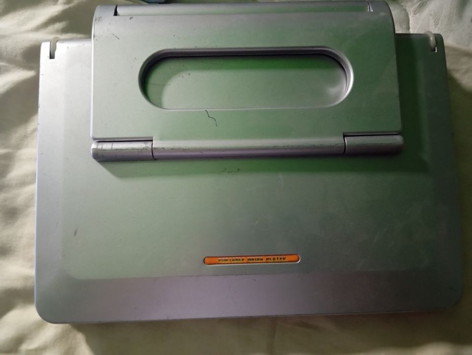 Телевизор ,ДВД проигрыватель, аудио-видео проигрыватель - все в одном.