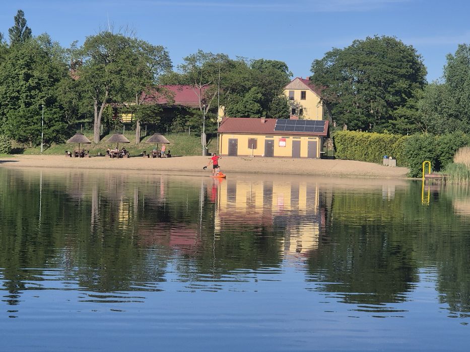 Wydzierżawię działkę nad jeziorem