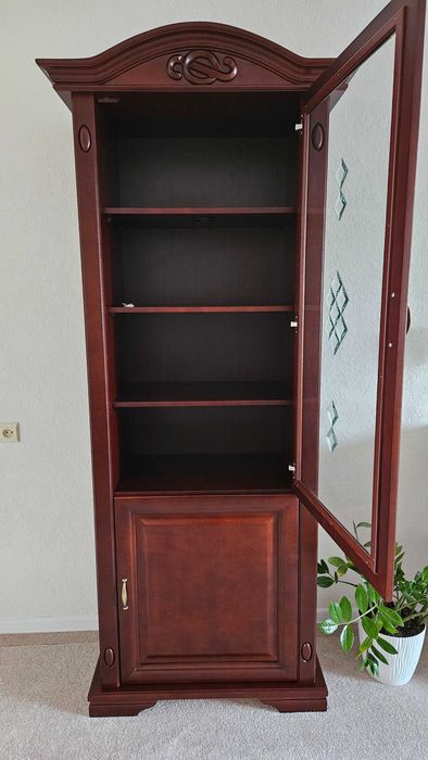 Zestaw mebli drewnianych