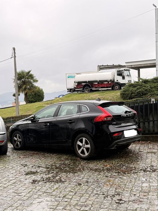 Volvo V40 D3 automático 150 MOMENTUM GEAR