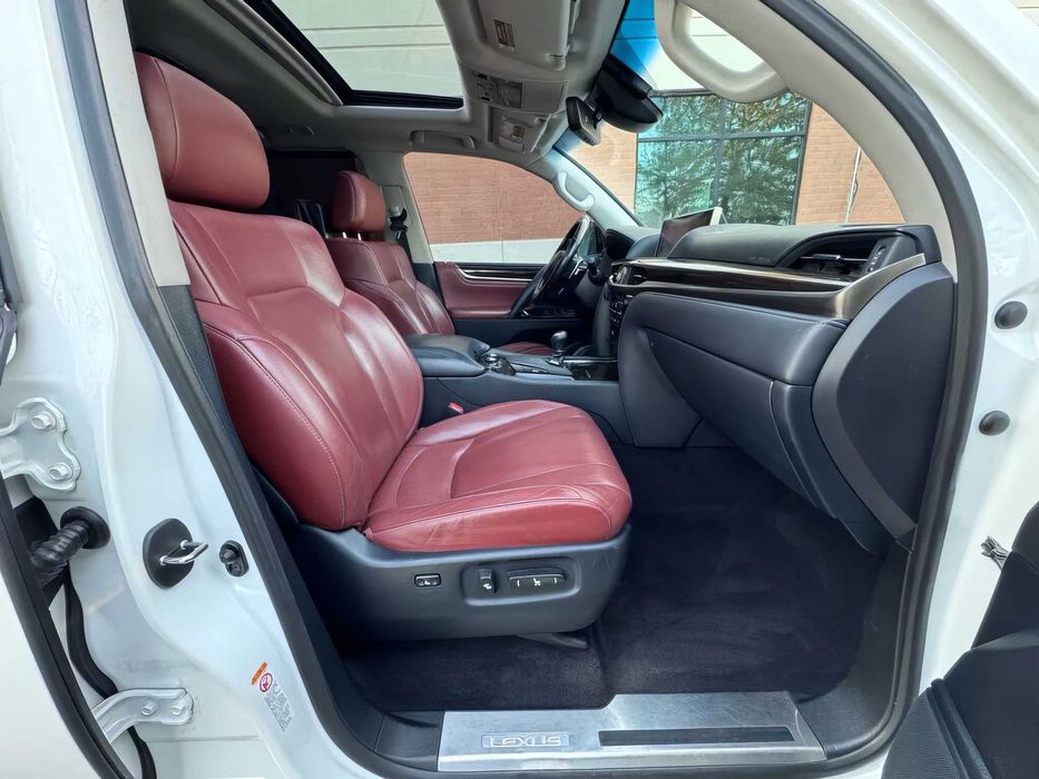 Lexus LX 570      2016