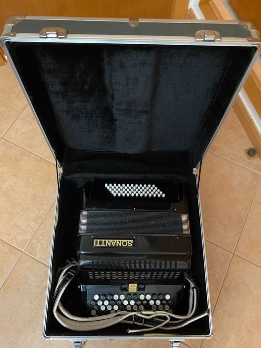 Acordeão Sonantti: Semi-novo