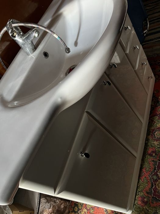 Продам умывальник с тумбой