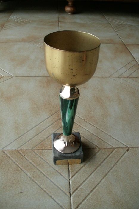 Vendo estas taças ganhas na Inatel