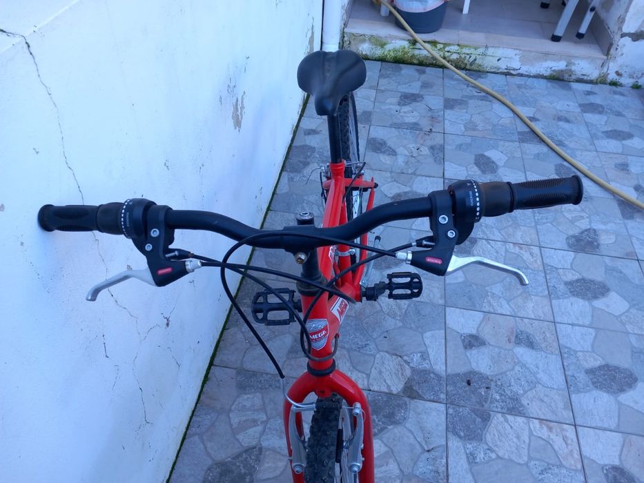 Bicicleta de crianca /jovem