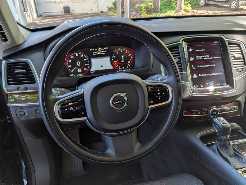 Volvo XC90      2019