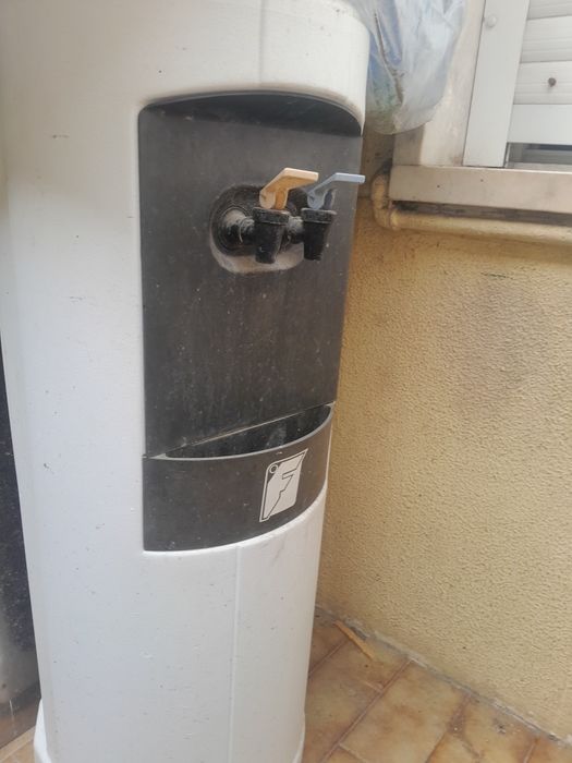 Maq.dispensadora de agua gelada/ normal 40€