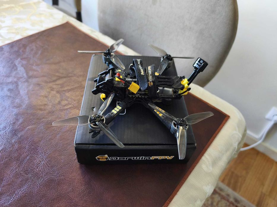 Drone FPV DarwinFPV Baby Ape II Analógico ( 4S )+ Upgrade Câmara Caddx Baby Ratel 2 + Antena RHCP
