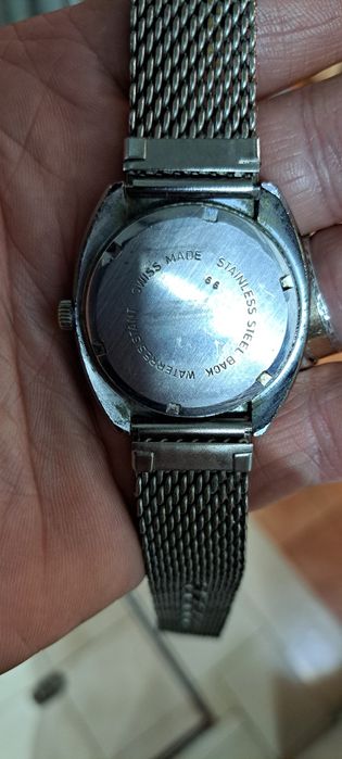 Relógio mecânico vintage Latino.