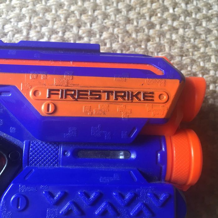 Lançador NERF Elite Firestrike sem balas