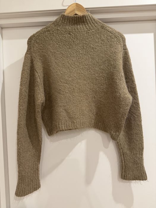 бежевий жіночий светр zara M