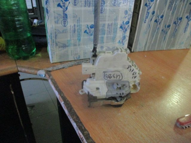 Fecho 8X1837015C AUDI A1 SPORTBACK 8X FASE 2  2017 1.6TDI 115CV 5P PRETO FE 6 PINOS