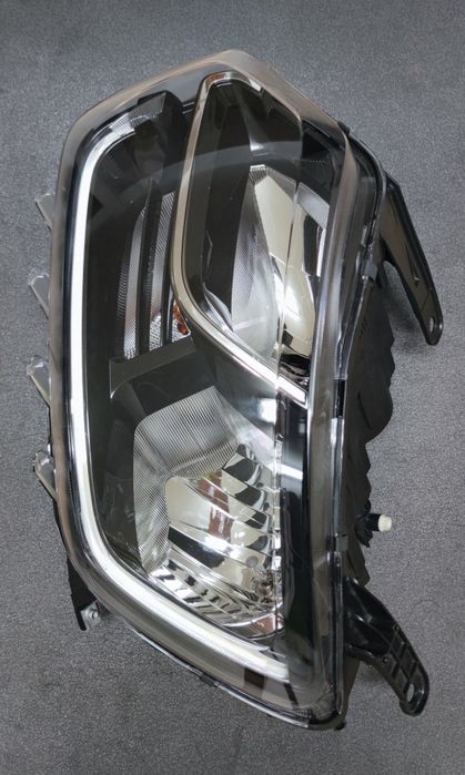 Farol principal  Dacia Duster 2