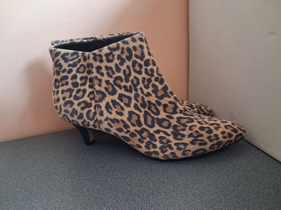 Clarks шкіряні черевики  ботильйони 37 р. Нові.