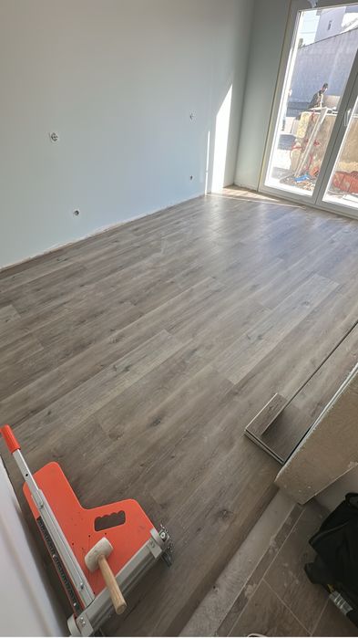 Sou instalador profissional de pavimentos vinilicos, chao flutuantes