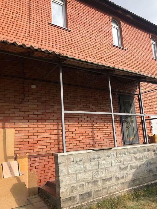 Продам великий двоповерховий будинок 212 кв.м