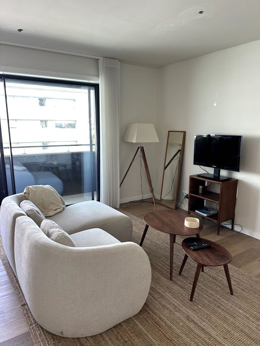 Arrenda-se T2 na Alta de Lisboa – Piscina | Próximo do Metro do Lumiar | 1.900€/mês