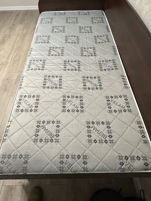 Продам кровать з матрасом