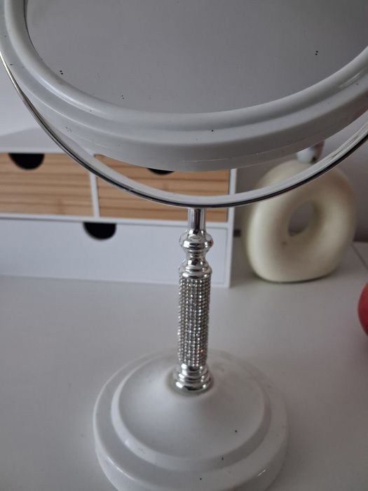 Lustro powiększane i zwykle