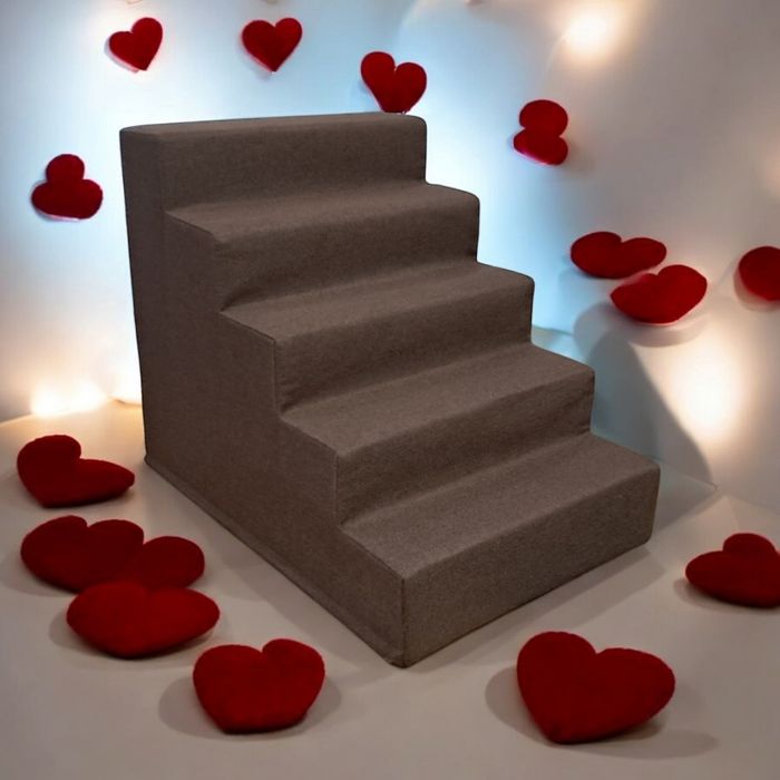 Пропонуємо лесенку для міні Йорка! Виготовлена вручну в нашій майстерн