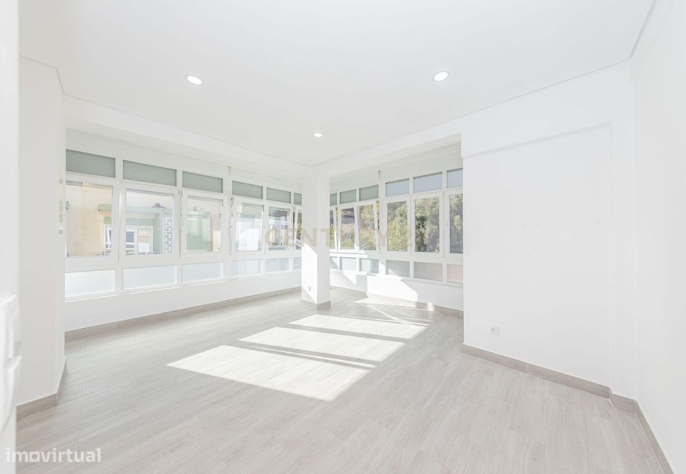 T2 Totalmente Remodelado | Dafundo – Cruz Quebrada | 80 M² | Elevador