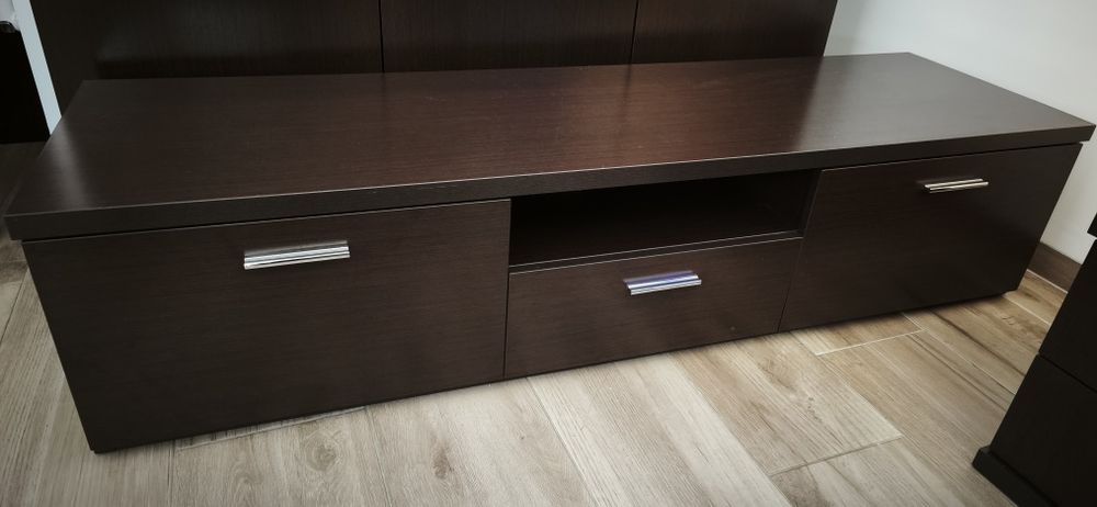Móvel de TV em Wengué – Design Moderno