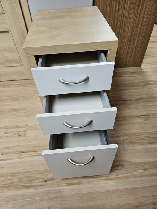 Polka pod biorko ikea