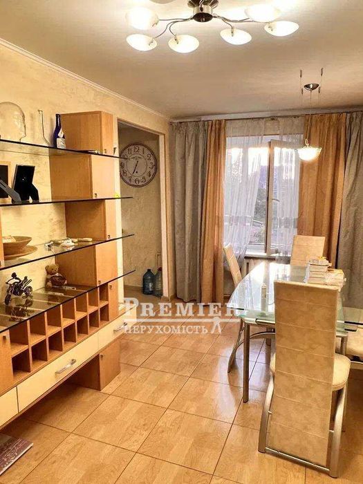 4-кімнатна квартира з євроремонтом біля площі Толбухіна