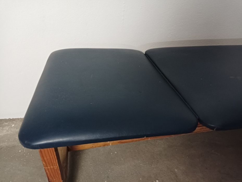 Cama maca de fisioterapia antiga