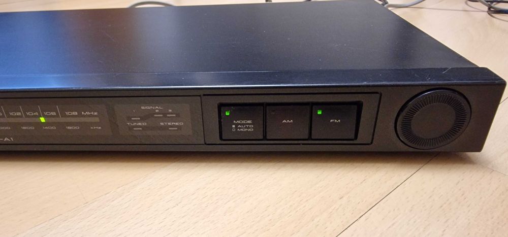 Tuner radiowy Akai AT-A1