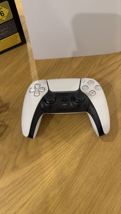 Ps5 slim 1TB digital (estado novo)