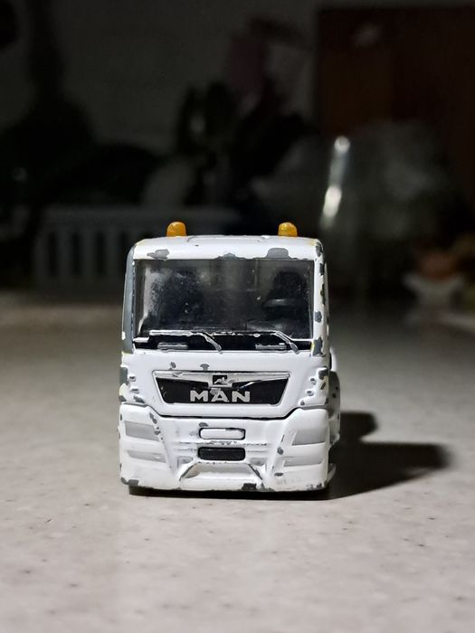 модель тягача MAN TGX в масштабе 1:50.