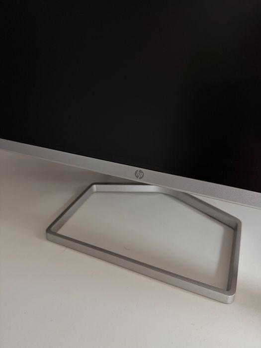 Monitor hp M24f używany