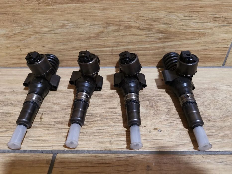 Wtryskiwacze Volkswagen Passat B6 Audi A4 B7  2.0 TDI 03G130073G