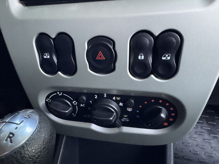 Продам сандеро 1,6 бенз 12р