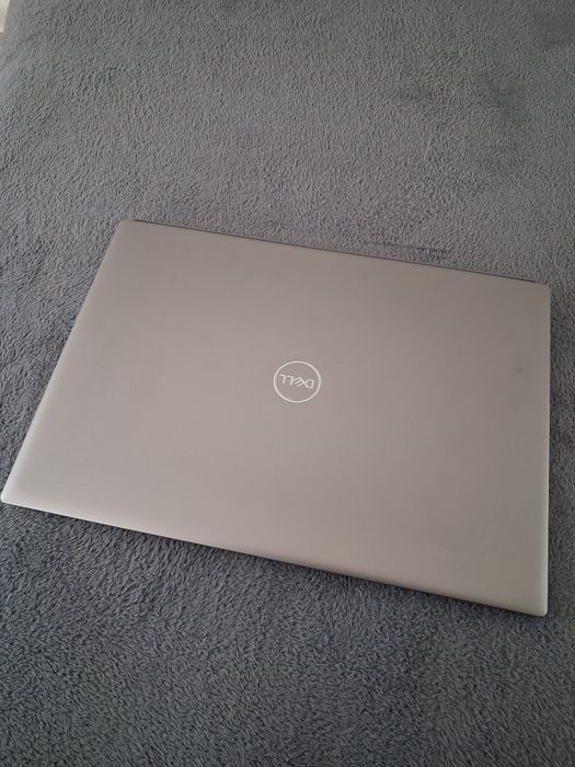 Dell Vostro 5620 i7 32gb