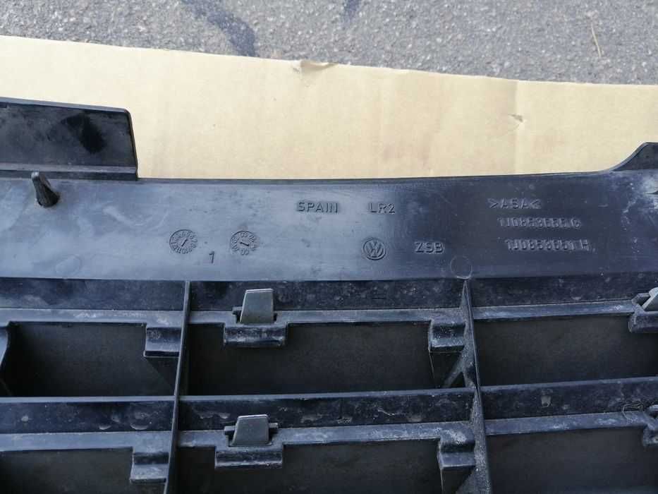 Оригинал Решетка радиатора Volkswagen Golf 4 (IV) б/у