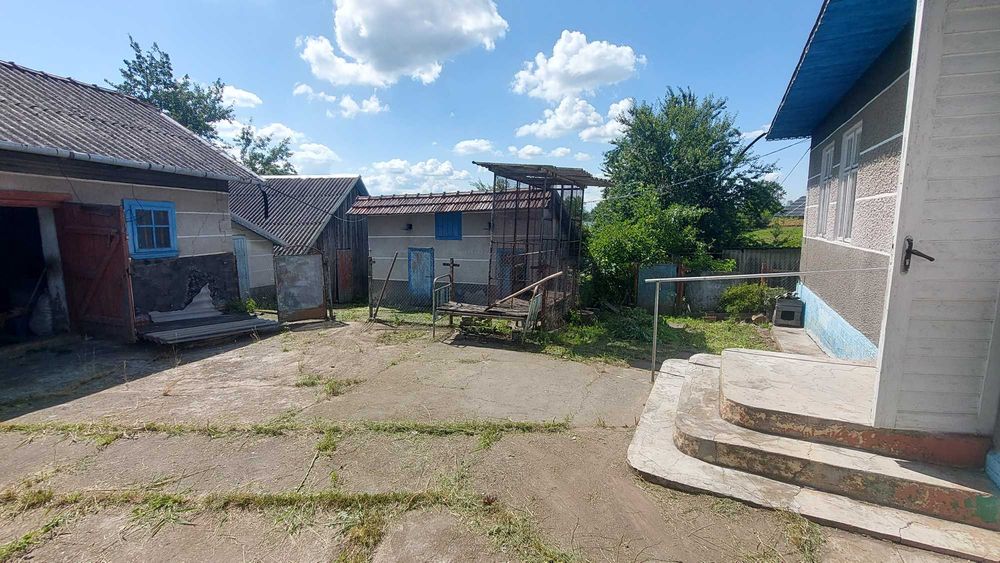 Пропонуємо до продажу будинок у затишному селі Борівці на вулиці Шевченка 6.