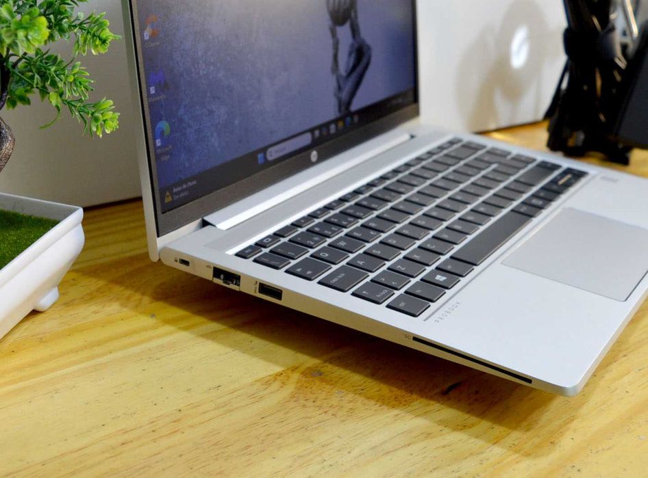 NMC- Semi-Novo - HP Aluminium - i5 4.40Ghz - 24GB RAM - IA - 512GB