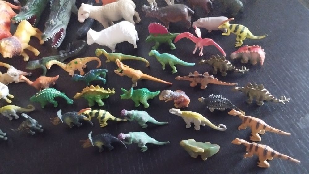 Pack de 100 figuras de animais em PVC de vários tamanhos