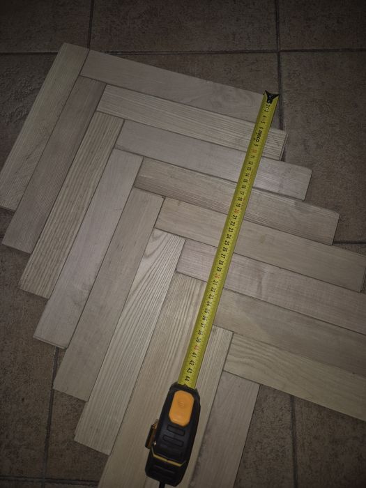 Паркет з масиву ясена 7м.кв. 300/50/18