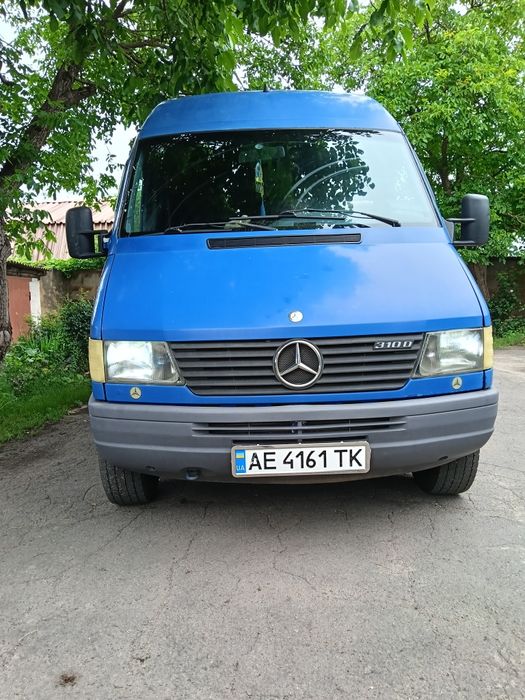 Продам Mercedes Sprinter 1998 г. 2.9 дизель, пассажир. Возможен торг.