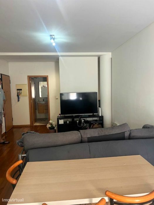 UM , T2 com terraço e garagem