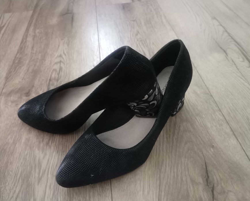 Buty na obcasie - klocku