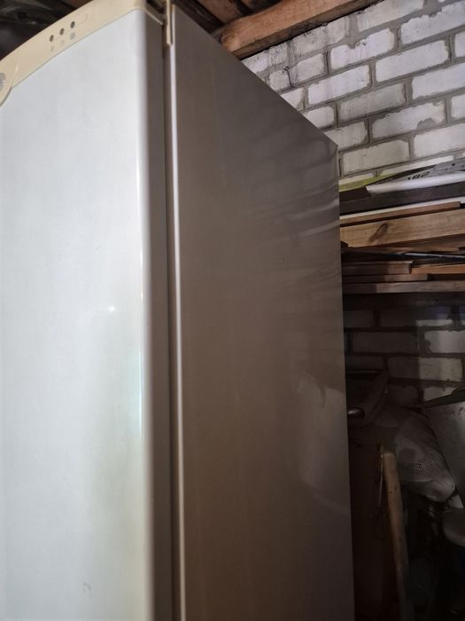Продам холодильник